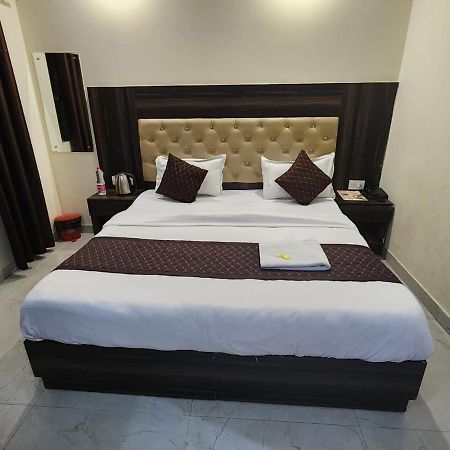 Hotel Sun plaza Luxury Nueva Delhi Exterior foto