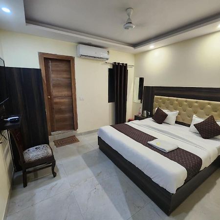 Hotel Sun plaza Luxury Nueva Delhi Exterior foto