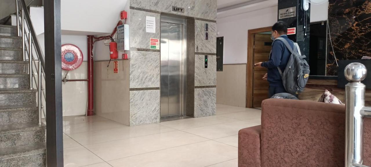 Hotel Sun plaza Luxury Nueva Delhi Exterior foto