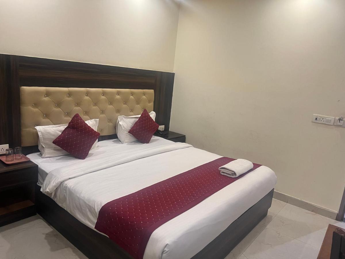 Hotel Sun plaza Luxury Nueva Delhi Exterior foto