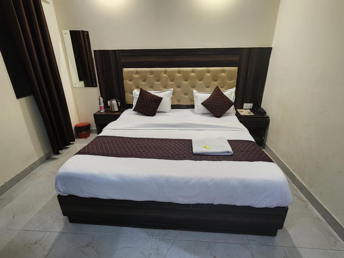 Hotel Sun plaza Luxury Nueva Delhi Exterior foto