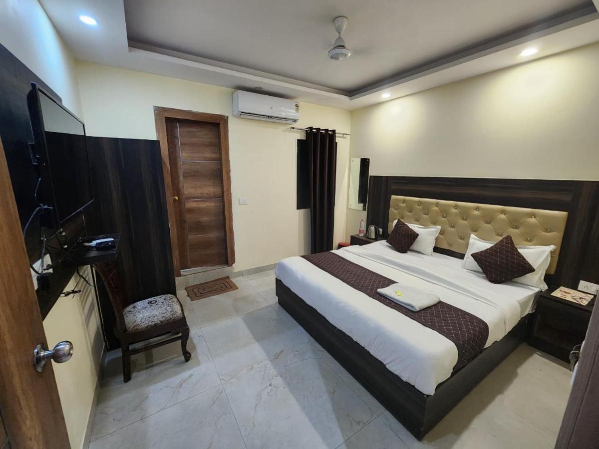 Hotel Sun plaza Luxury Nueva Delhi Exterior foto