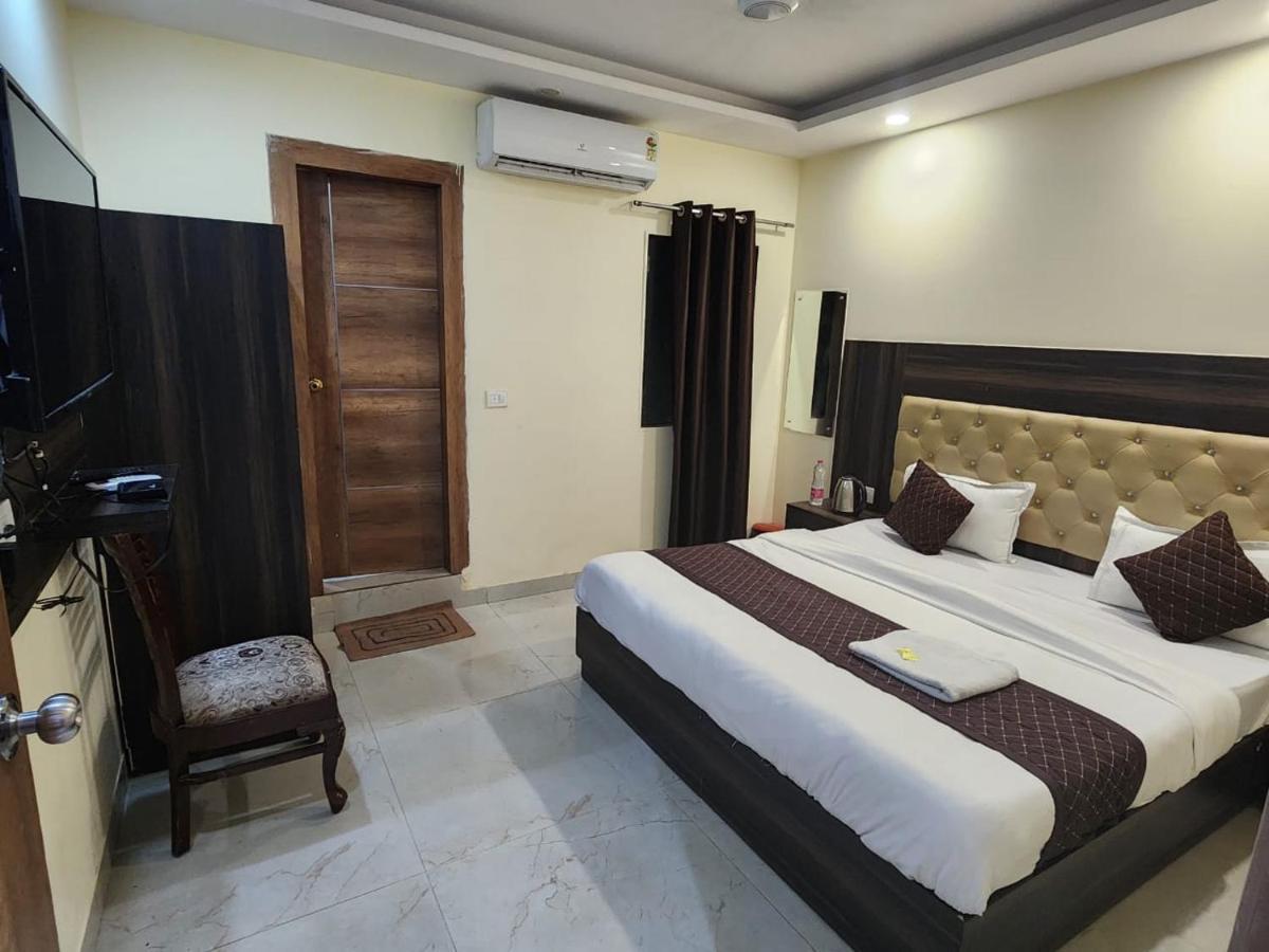 Hotel Sun plaza Luxury Nueva Delhi Exterior foto