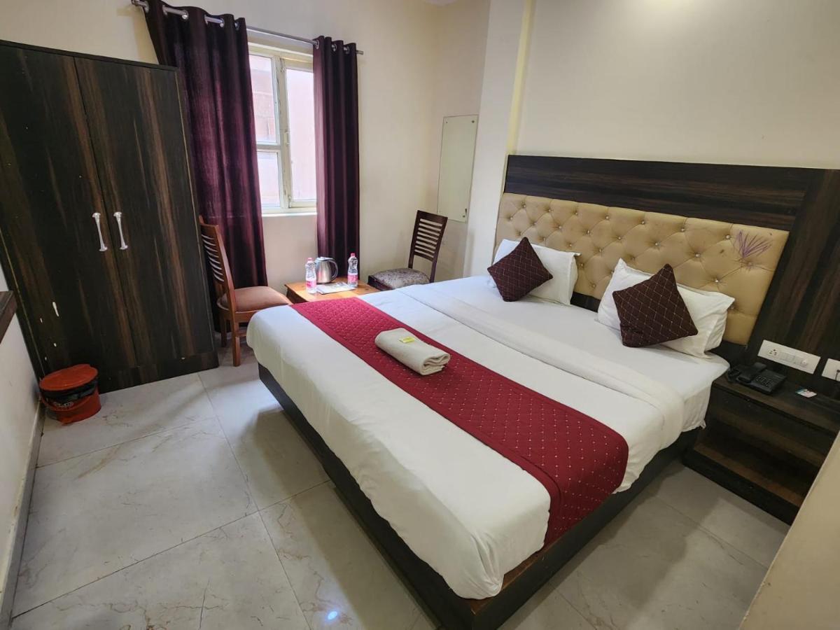Hotel Sun plaza Luxury Nueva Delhi Exterior foto