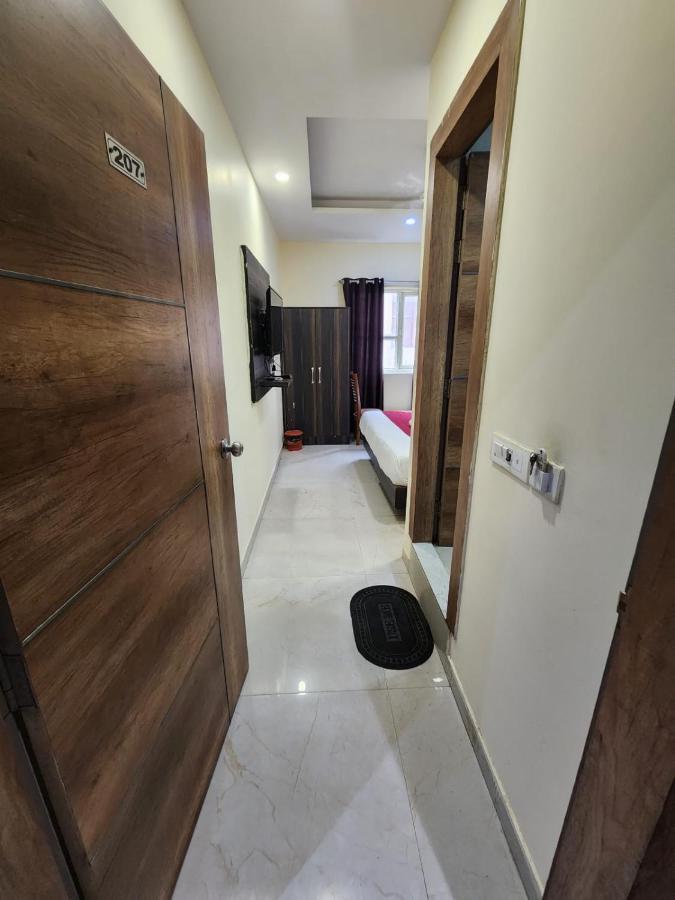 Hotel Sun plaza Luxury Nueva Delhi Exterior foto