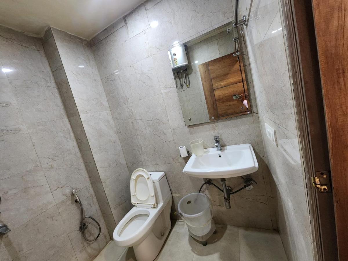 Hotel Sun plaza Luxury Nueva Delhi Exterior foto