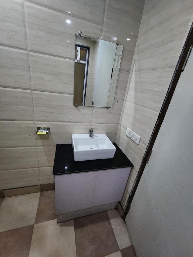 Hotel Sun plaza Luxury Nueva Delhi Exterior foto
