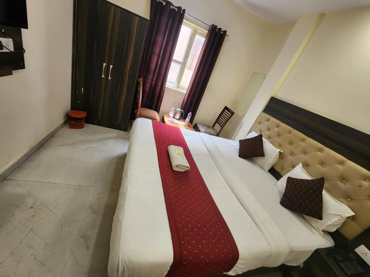 Hotel Sun plaza Luxury Nueva Delhi Exterior foto